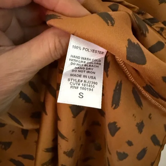 By Together Rust/Brown Patterned Blouse - Picture 6 of 6